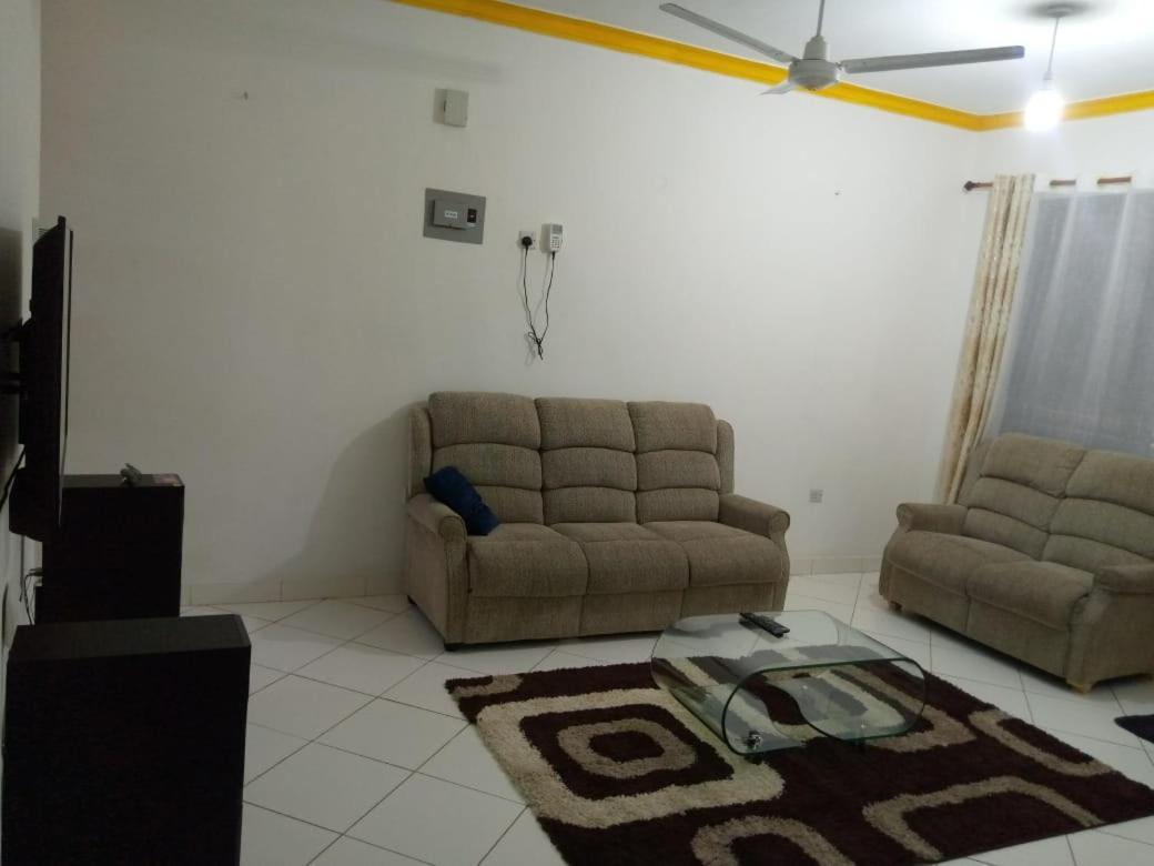Lux Suites Bamburi Furnished Apartments Bagian luar foto