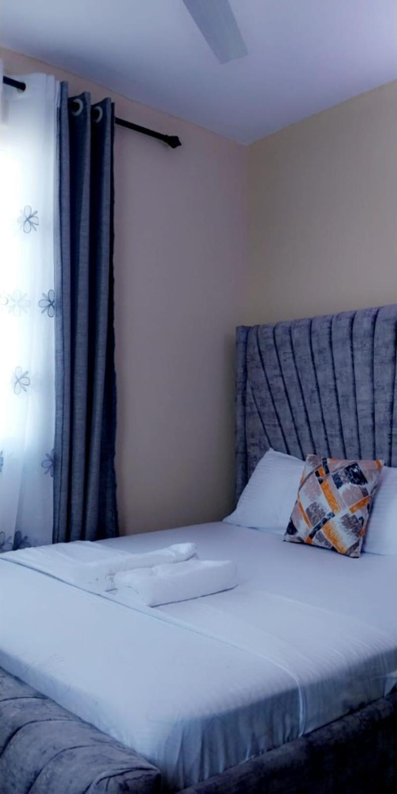 Lux Suites Bamburi Furnished Apartments Bagian luar foto