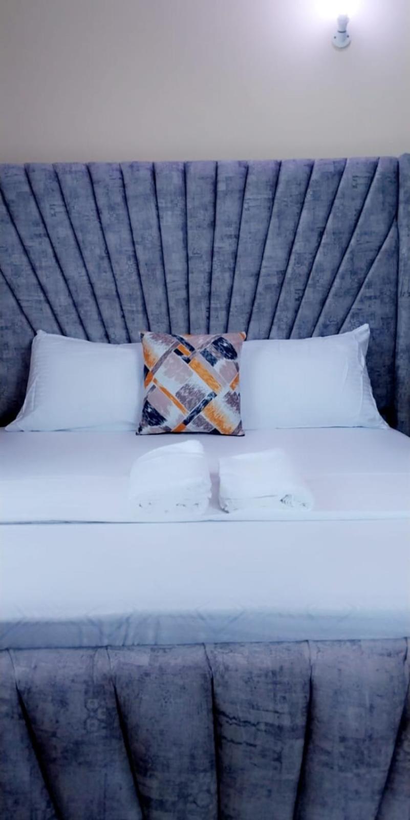 Lux Suites Bamburi Furnished Apartments Bagian luar foto