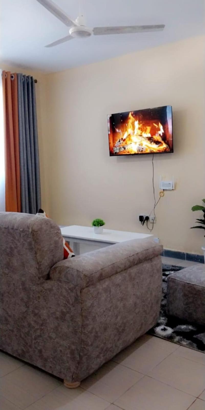 Lux Suites Bamburi Furnished Apartments Bagian luar foto
